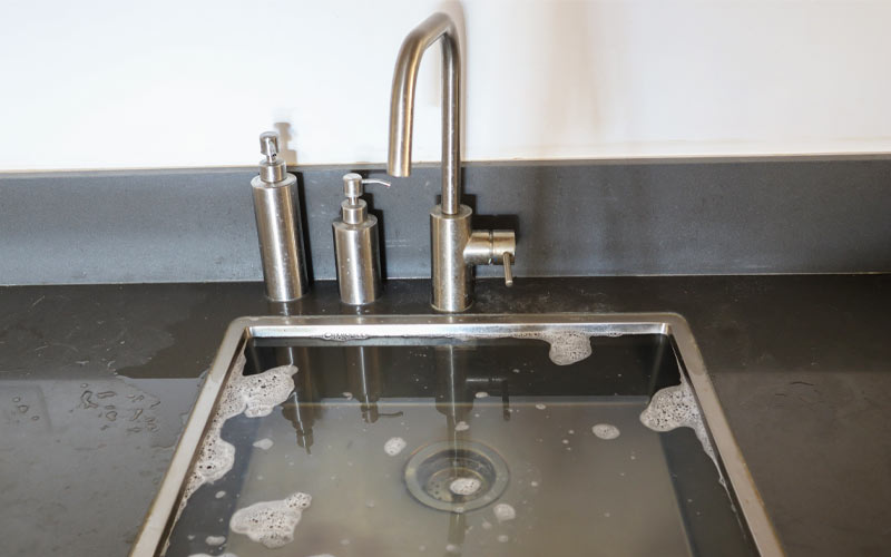 Instalação e reparação de canos e torneiras em Odiáxere